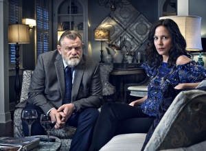 Brendan Gleeson (Bill Hodges) i Mary Louise-Parker (Janey Patterson) - obrazek