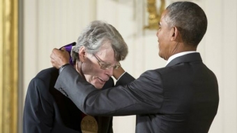 Stephen King - National Medal of Arts 04 - obrazek