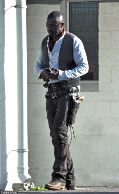 Idris Elba - The Gunslinger (4)