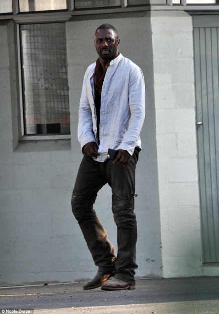 Idris Elba - The Gunslinger (5)