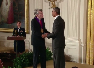 Stephen King - National Medal of Arts 05 - obrazek