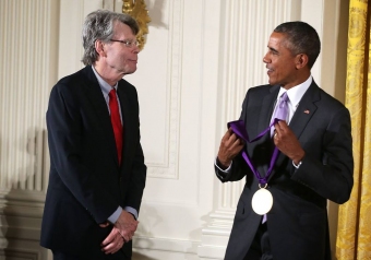 Stephen King - National Medal of Arts 03 - obrazek