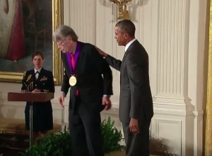 Stephen King - National Medal of Arts 06 - obrazek